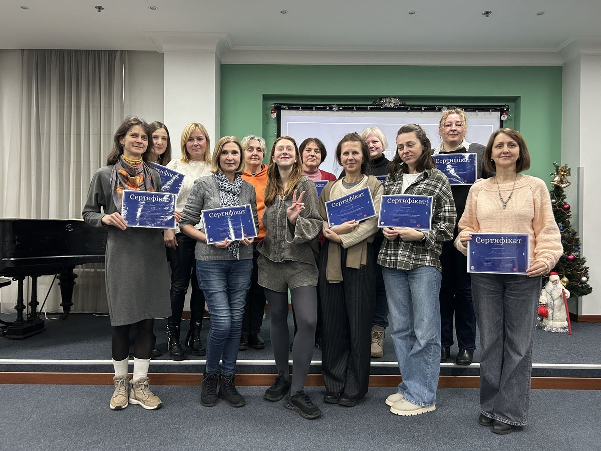 Des bibliothécaires, attestation de formation en main
